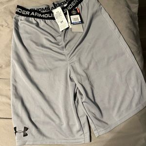 Nwt youth xl shorts underarmour